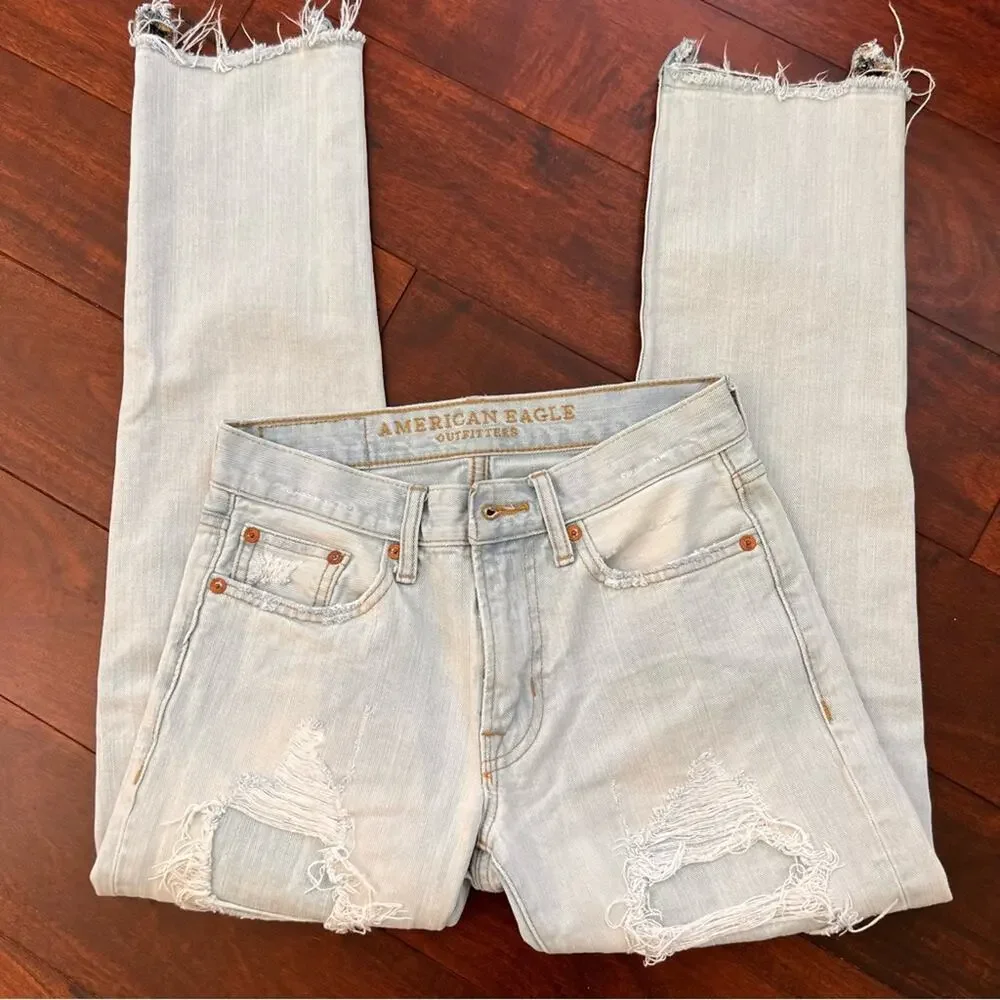 American Eagle Outfitters Straight Light Wash Distressed Jeans 26